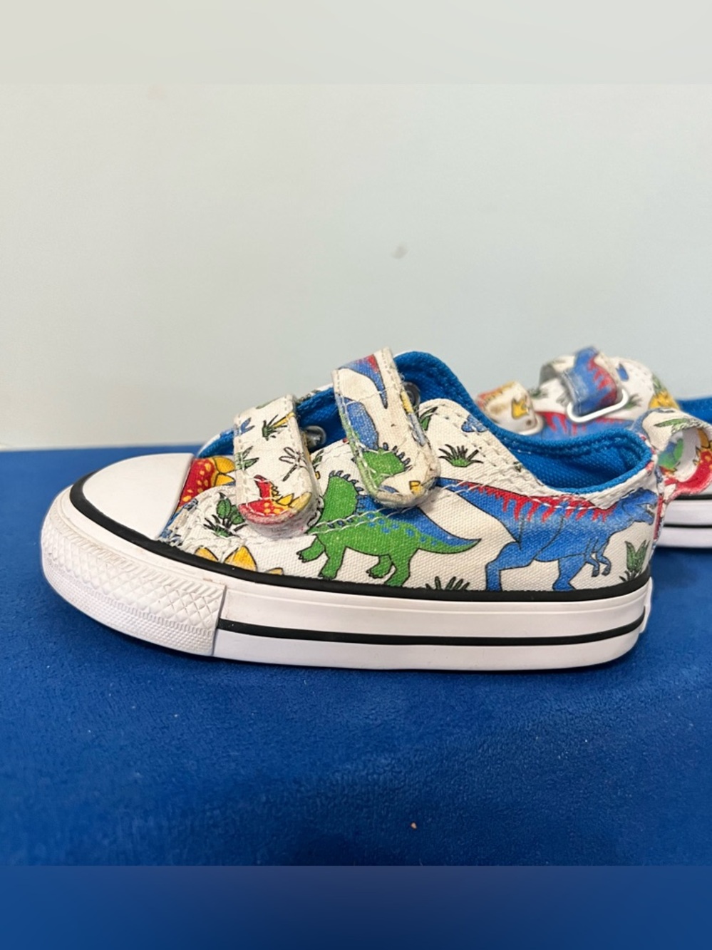 Converse Kids White Canvas Sneakers with Dinosaur Print size 5 toddler - Picture 11 of 11